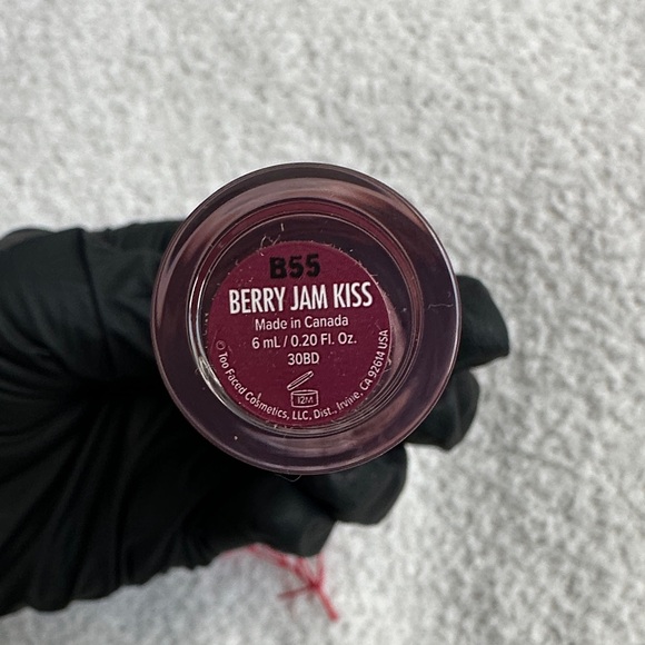 TOO FACED Pillow Balm Lip Treatment - Berry Jam Kiss - Picture 3 of 3